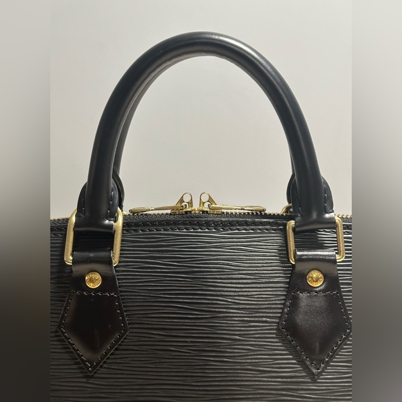 Louis Vuitton Alma PM Epi Leather Textured - Picture 10 of 14